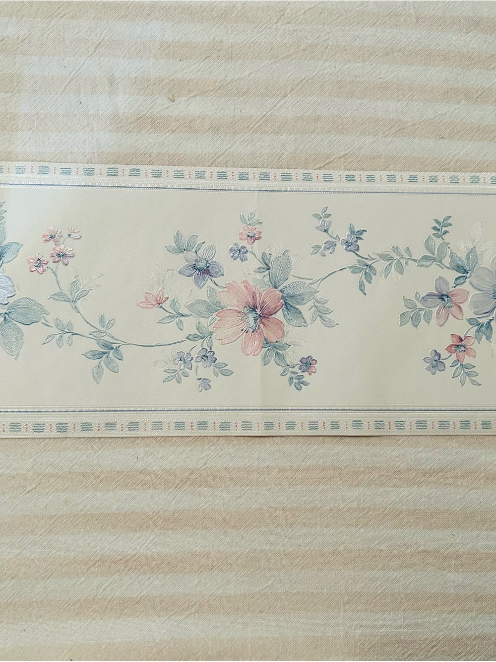 Vintage cottage core wall paper boarder